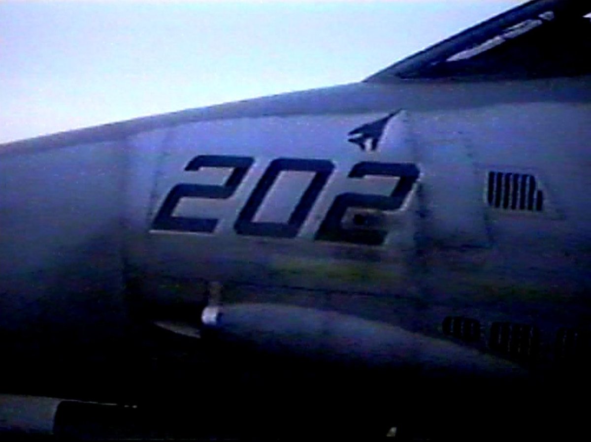 Roberto_yeager's tweet photo. Ah!Los buenos viejos tiempos...#ColdWar gone #HOT! #ALBVT
Hoy se cumplen 35 año del 2º incidente de #Sidra, dos #Grumman F-14A #Tomcat (AC202 y AC207) del #VF32 #FightingSwordsmen derribaron sendos MiG-23 libios #F14A #MiG https://t.co/uYtTddPU8p
