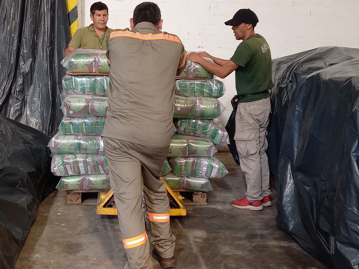 Primera entrega de poroto rojo a la <a href="/senparaguay/">SEN Paraguay 🇵🇾</a> del 2024. Productos provenientes del departamento de San Pedro a través de los asociados de la <a href="/agronortecoop/">Cooperativa Agronorte Ltda.</a> #GobiernoDelParaguay