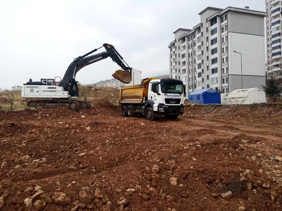 malatya531knt's tweet photo. Mfg10 blok arkasındaki harfiyatın kaldırılmasına başlandı. @EmlakYonetim https://t.co/RT1VmS2WUx