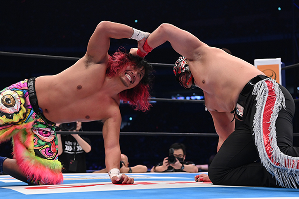 njpw1972's tweet photo. 【1.4東京ドーム大会・第7試合】

両者一歩も引かない真っ向勝負！

最後はデスペラードが意地のピンチェ・ロコでヒロムを撃破し、IWGPジュニア王座を奪取！

★新日本プロレス・スマホサイトで詳報中！
https://t.co/oPOc5txzxo
 
#njwk18 https://t.co/iRhRWk5E7U