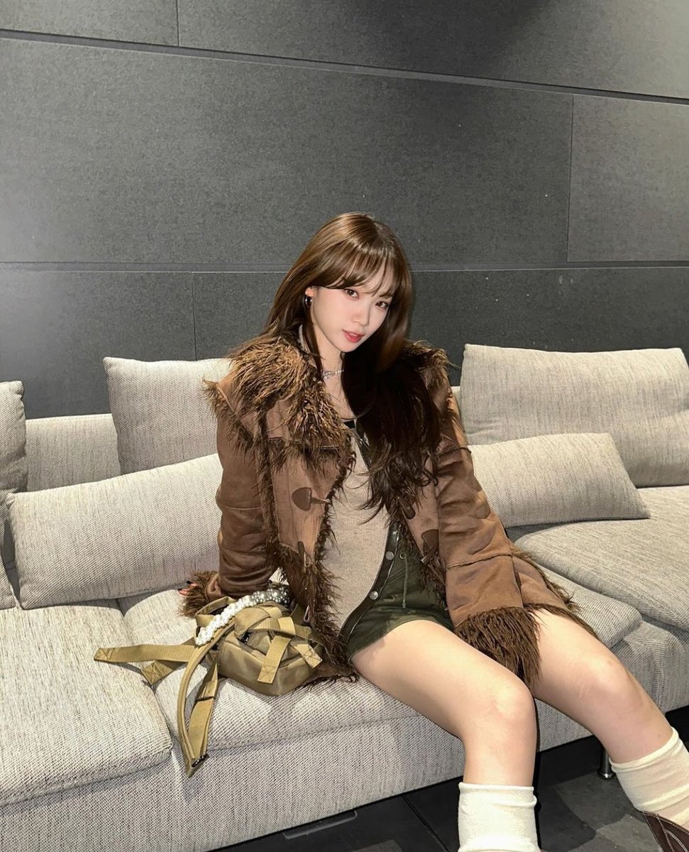 chaewonloops's tweet photo. she's so fine https://t.co/Vis0xu2XNx