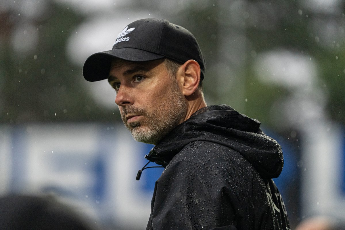 LyngbyBoldklub's tweet photo. FREYR ALEXANDERSSON ER PÅ VEJ TIL UDENLANDSK KLUB 💙

Lyngby Boldklub kan på baggrund af spekulationer i pressen bekræfte, at klubben er i forhandlinger med en udenlandsk klub om et salg af klubbens cheftræner Freyr Alexandersson. 

Også Jonathan Hartmann stopper i Lyngby Boldklub, såfremt parterne bliver enige om de personlige vilkår.

Læs mere her: https://t.co/bpOCsCN3Ou

#SammenForLyngby