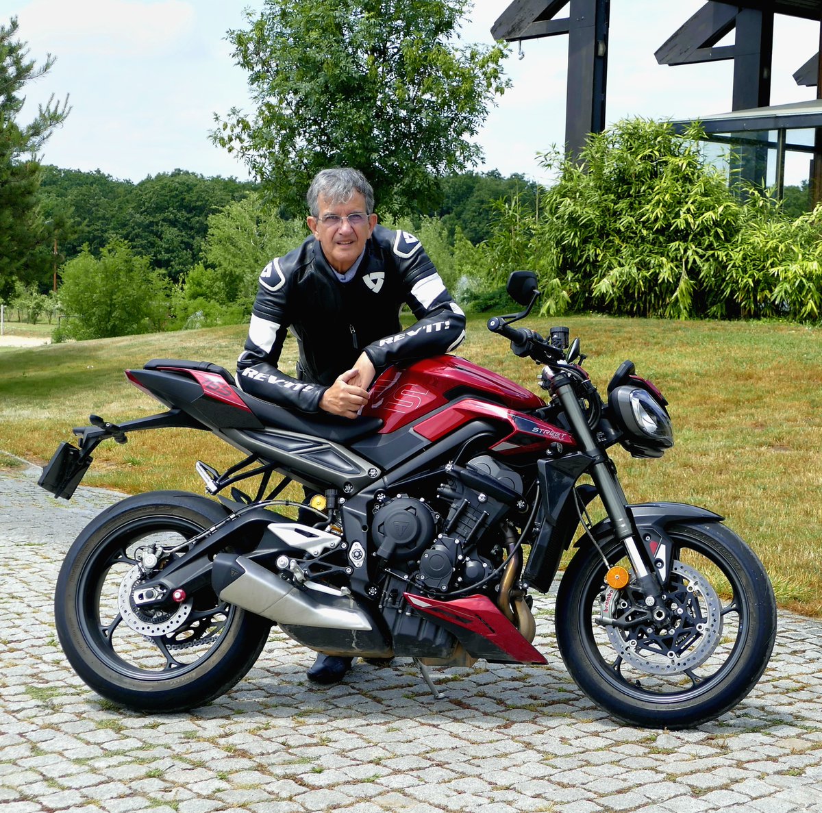 TiberiuTroia's tweet photo. Sâmbătă 6 ianuarie, începând de la ora 12:30, admirăm împreună la Digi24 modelul Triumph Street Triple 765 RS, o motocicletă care mi-a făcut ziua mai frumoasă.
#Triumph #TriumphRomania #TriumphStreetTriple #StreetTriple765RS #ForTheRide #Motoboom #PovestiCuMotoare https://t.co/6UVgEyWRlK