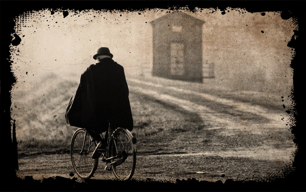 AvaAdore's tweet photo. Necessito di Silenzio e, come quella -gente in bicicletta- narrata da Cesare Zavattini, di arrotolarmi addosso la nebbia e non mettere più piede a terra. 
È il mio esercizio di Volontà di oggi. https://t.co/Q63unpqZWk