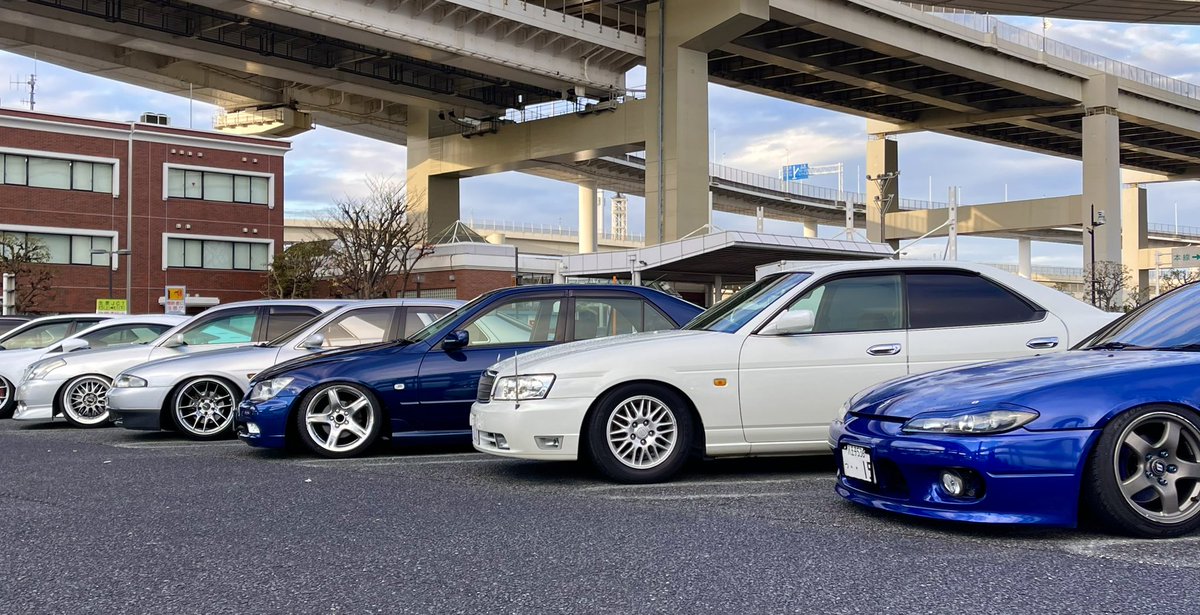 みんな完成度高すぎ
俺ももっとこだわり持って車作りたいもんよ