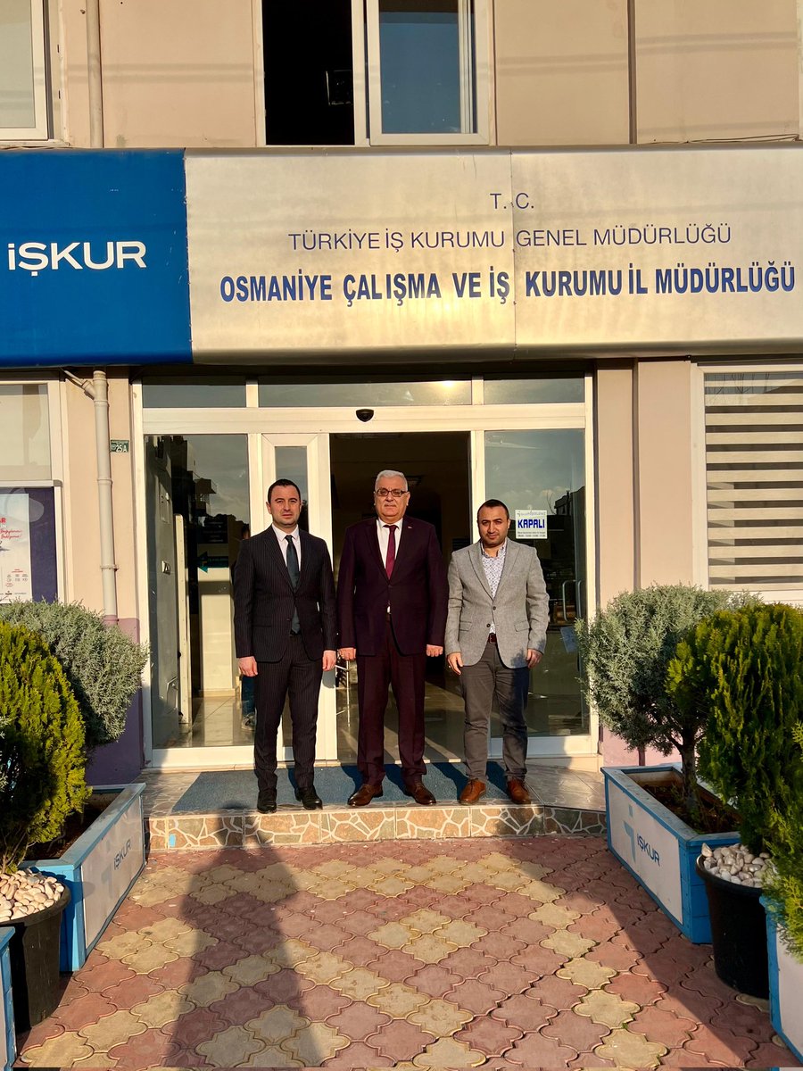 iskurosmaniye's tweet photo. Türkiye Voleybol Federasyonu İl Temsilcimiz Sn Osman KIBRISLIGİL,İl Müdürümüz Hacı Akkoyunluya hayırlı olsun ziyaretinde bulundu. Ülkemize gurur yaşatan voleybola dair keyifli bir sohbetin yapıldığı ve İl Müd Yrd İbrahim Öksüz'ün de katıdığı ziyaret samimi bir havada geçti. https://t.co/IS83RDlRaQ