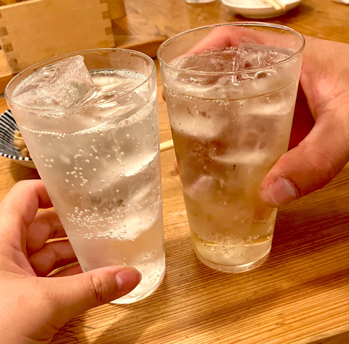 eneSCUMS's tweet photo. カンパーイ！！
刺身美味しいぃぃぃぃ https://t.co/LowYpdwot6