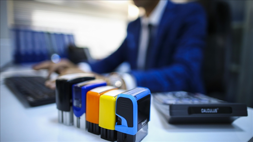 Elips Haber'e ulaşarak destek isteyen kamu işçilerinin talepleri

750 bin kamu işçisinin tamamı yüzde 32,75'lik zamdan yararlanamıyor

Türk-İş'in Hükümet ile yaptığı sözleşmeye göre bu işçilerin bir kısmı ise ancak Mart ayının başında yapılan zamdan yararlanabiliyor. Yapılan