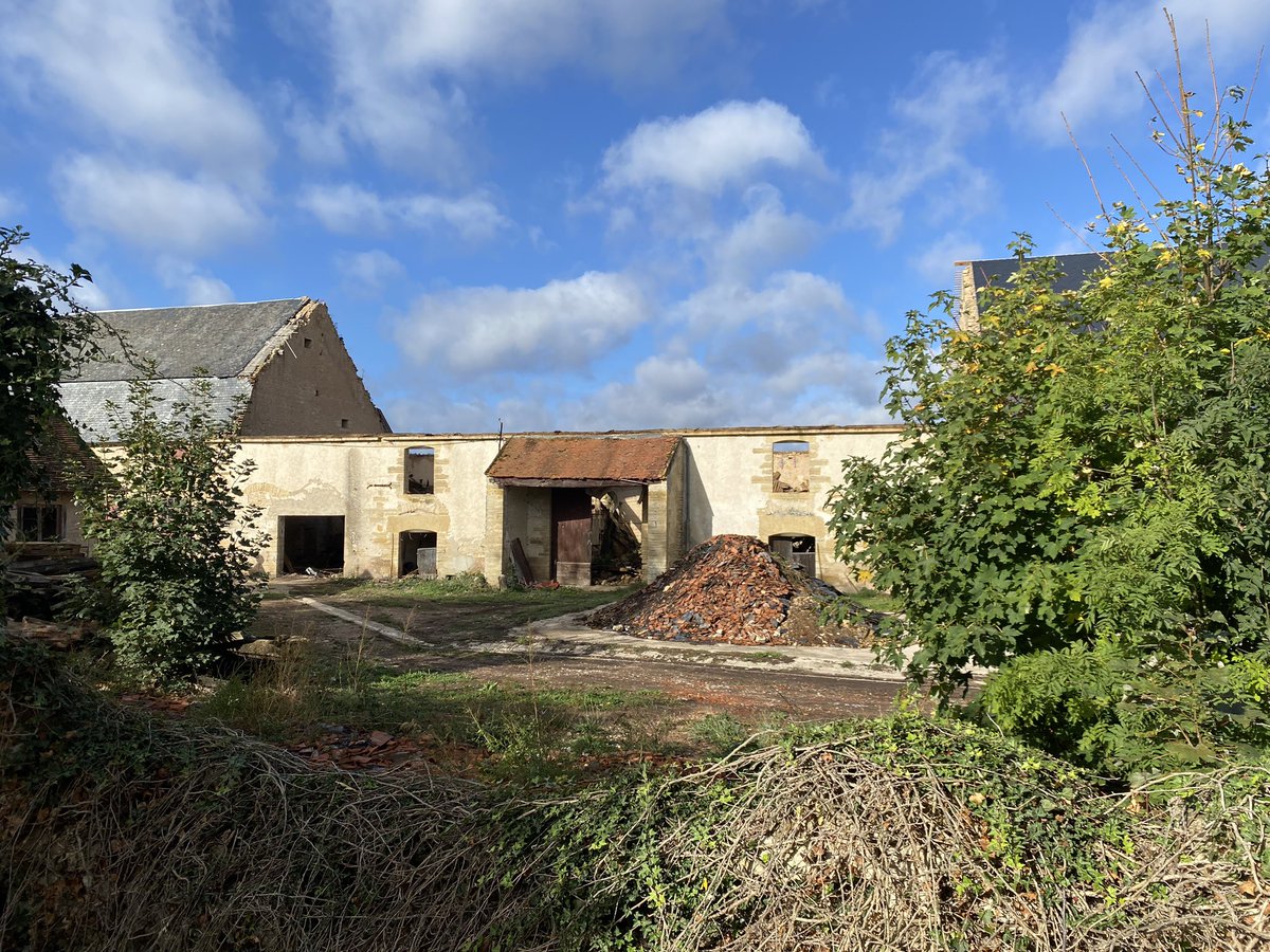 Château et Ferme de Dumphlun, Nièvre-Bourgogne tweet media