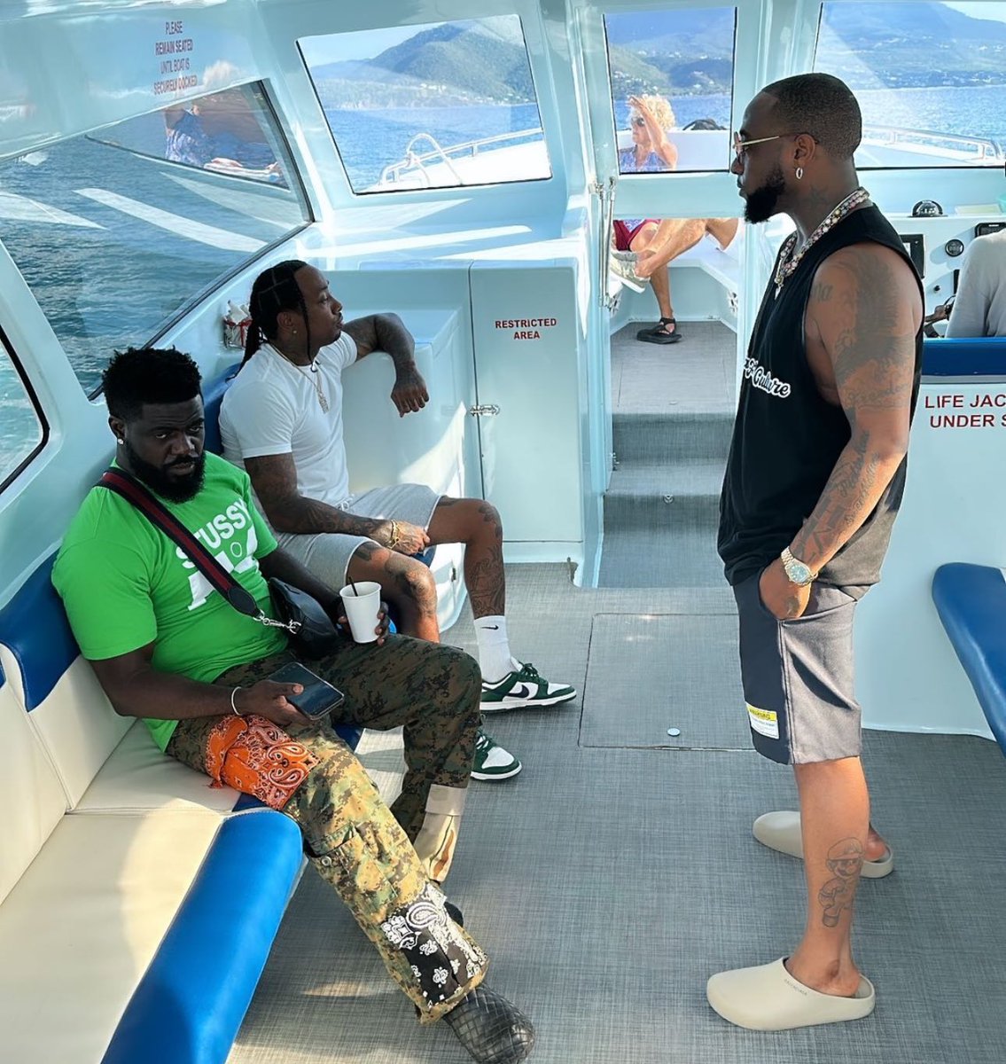 DavidoOnCam's tweet photo. . @davido enjoying his holiday with friends and family in St Kitts and Nevis ❤️❤️ https://t.co/ab3nNsSh7Y