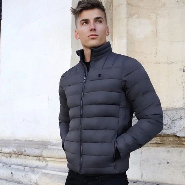 rebekasports's tweet image. Elevate your winter style with  Bubble Jacket – the epitome of warmth and fashion combined. 🌬️❄️
Dm or whatsapp today for your custom order.

#bubblejacket #pufferjacket #clothingbrand #jackets #fashion #jacketph #jacket #streetwear #tshirt #gymwear #sportswear #leatherjacket