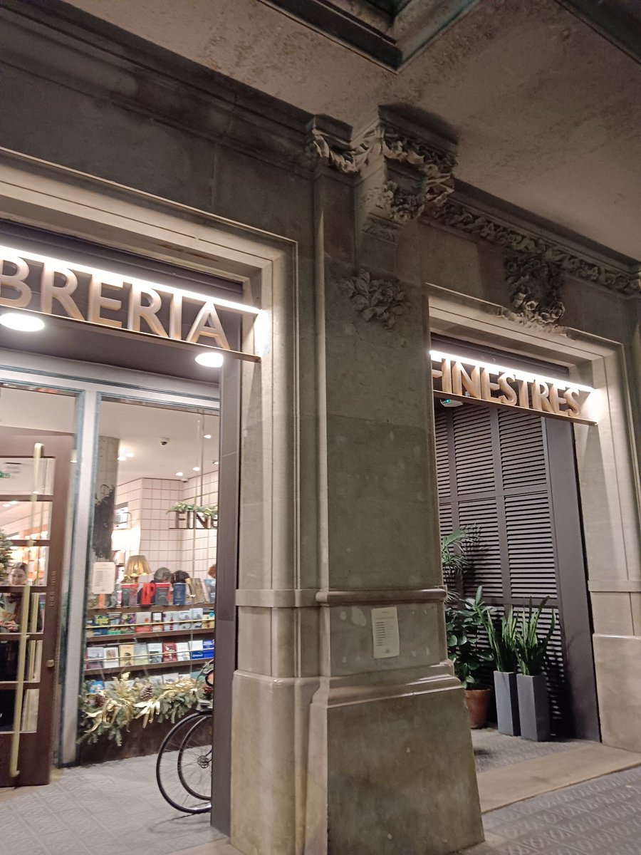 Enamorándome de librerías en Barcelona ❤️🥺