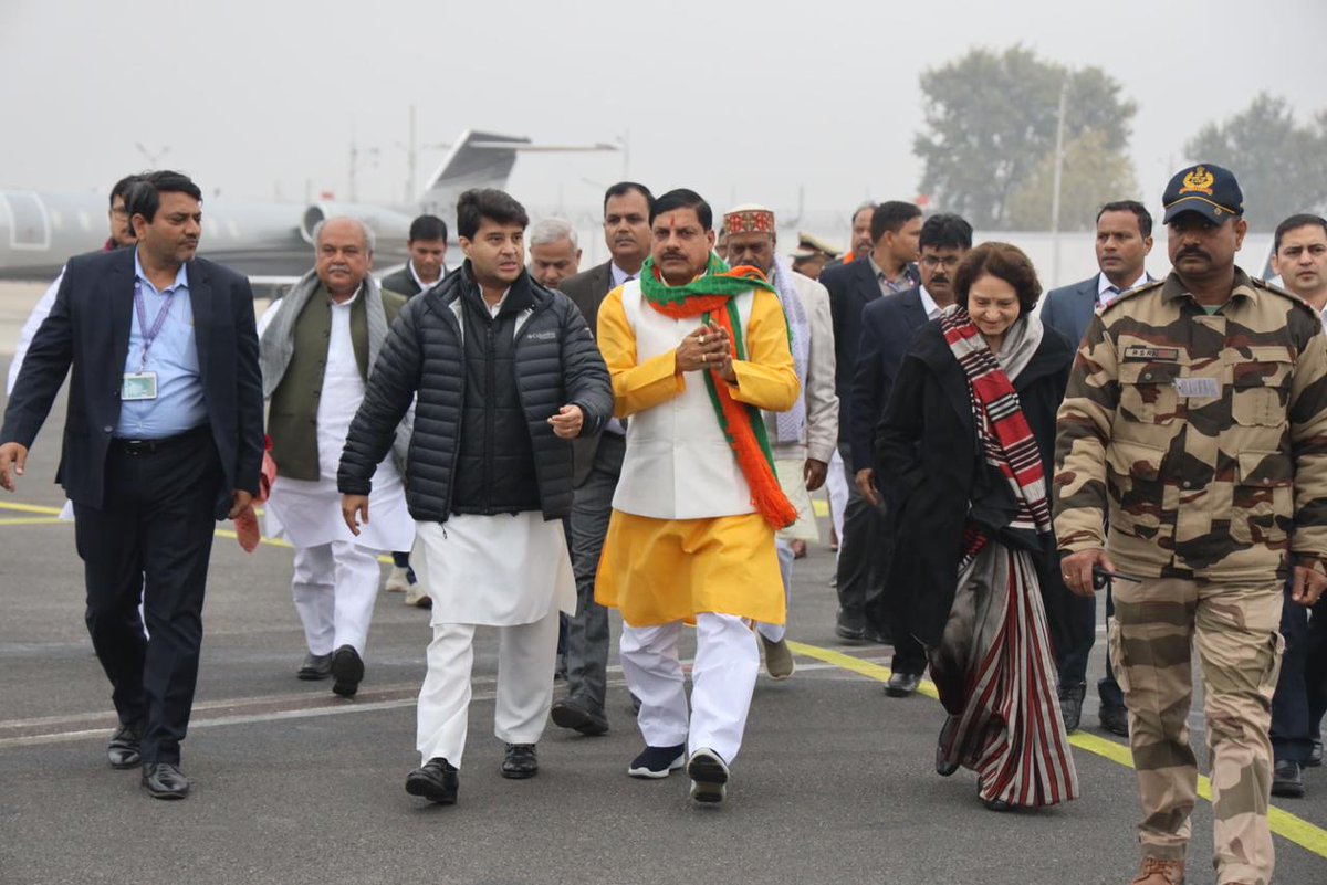 ग्वालियर आगमन पर समस्त ग्वालियरवासियों की ओर से मध्य प्रदेश के मुख्यमंत्री श्री <a href="/DrMohanYadav51/">Dr Mohan Yadav</a> जी का हार्दिक स्वागत व अभिनन्दन।
