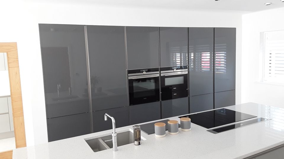 Why have off-the-shelf when you can have bespoke? Our kitchens can be made to any size you like to fit your kitchen space.

☎️ 01206 861268
✉️ sales@distinterior.com