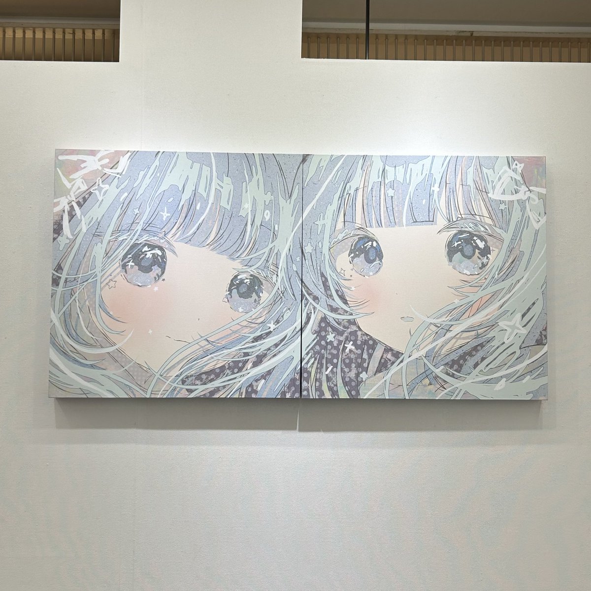 野澤梓さん個展「あいまい」

塗り方の異なるレイヤーがいくつも重ねられていて、構図と描き方はフラットなのに画面が立体的に構成されているのが面白かった。
実物を観に行ってよかった