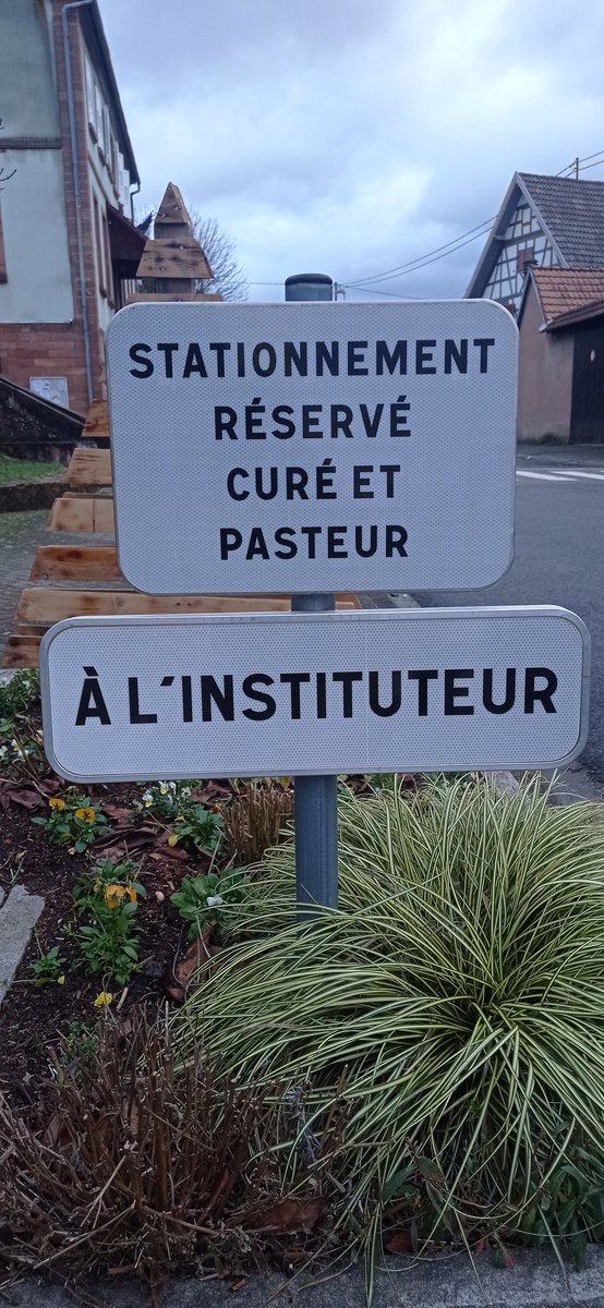 Il n'y a qu'une place. Qui a la préséance ? 😉 #Alsace