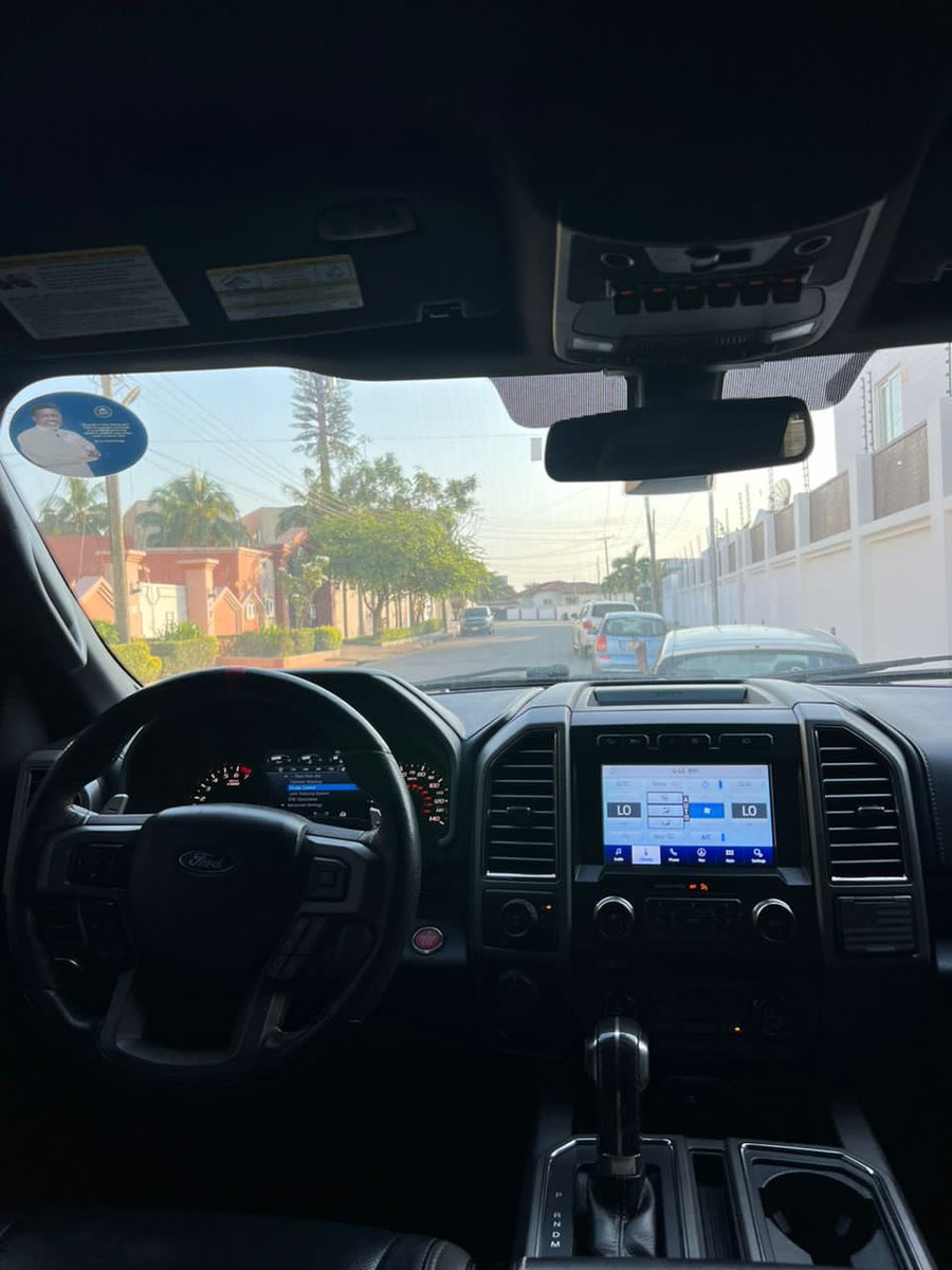 FrankDoe101's tweet photo. 2017 Ford F150 Raptor 
3.5L 6cyl Turbo 
collision warning and automated emergency braking
lane-departure warning and lane-keeping assist
Remote start feature 
Blindspot Monitoring 
Carplay 
Parking sensors
Registered 23

Price - 580k p3 😁
Pls rt 😉
What’s app no in bio 

#YourCarGuy 🚘🕺🏽