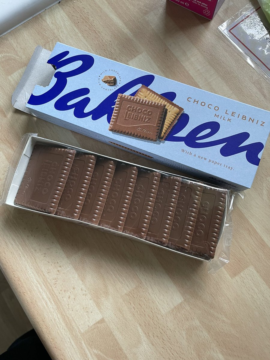 ‼️🚨STOP EVERYTHING!
<a href="/BahlsenBiscuits/">Bahlsen Biscuits UK</a> Choco Leibniz’s new packaging reduces number of biscuits from 9 to 8 for the same price!
SCANDALOUS! 🤬
#biscuitgate