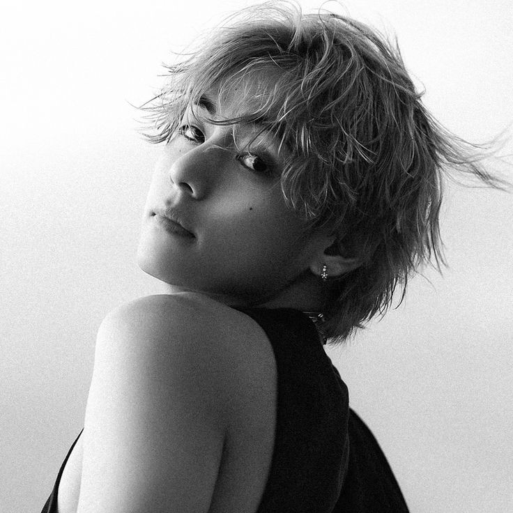 KTH_Facts's tweet photo. Layover by #V has surpassed 975.000.000 Million streams on Spotify 🔥

it Needs only 25M to reach the 1B streams. https://t.co/8SkrSwinwl