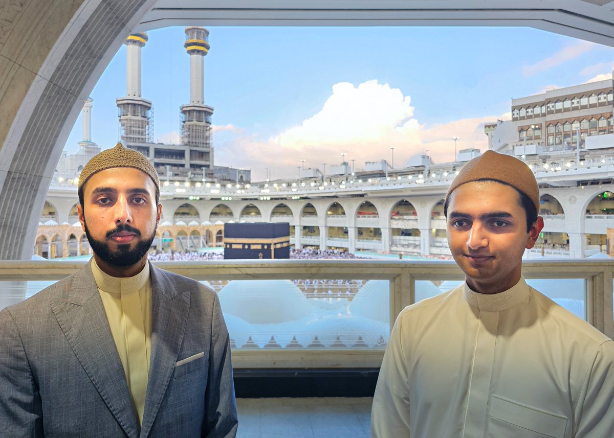 According to ʿAbd Allāh b. ʿAbbās (رضي الله عنهما), the Messenger of Allāh ﷺ said:

“[Verily,] Allāh Almighty descends, each day and night, 120 mercies upon this House: 60 for those who circumambulate it, 40 for those who pray within it, and 20 for those who merely cast their