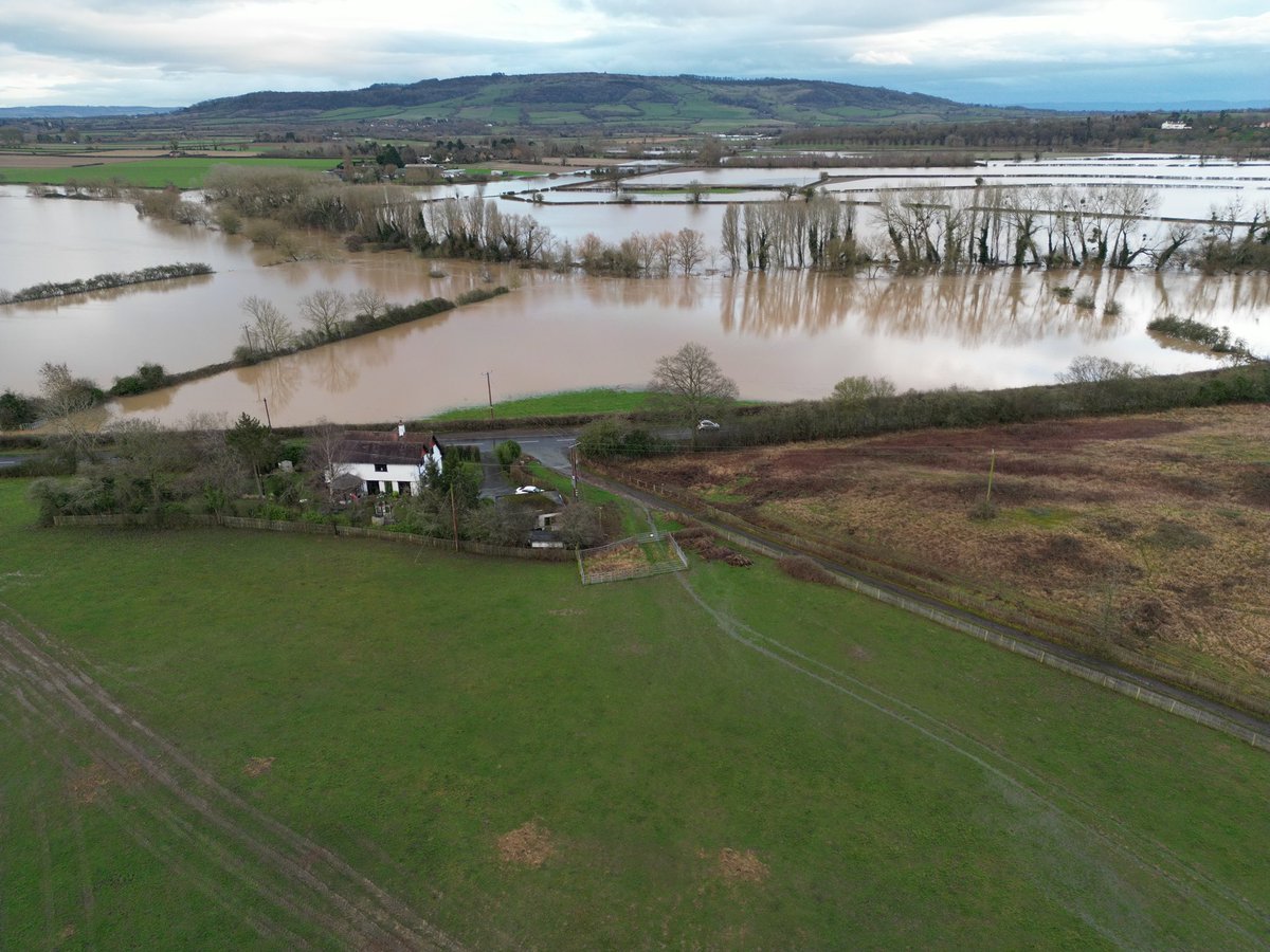 It’s a little wet here in #pershore #worcestershire … 😂🙈. #flooding #StormHenk #RiverAvon @worcesternews @EnvAgencyMids @WorcsTravel @Wychavon @bbchw