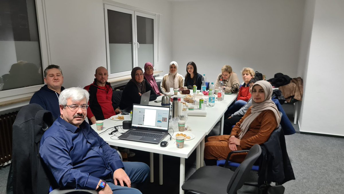 UIDBottrop's tweet image. UID Ruhr Bottrop şubesi olarak yeni yılın ilk toplantısını gerçekleştirdik. Yeni yılda daha da verimli olabilmek için istişarelerde bulunduk. Hayırlara vesile olacak inşallah. Katılımlardan ötürü tebrik ve teşekkür ederiz.