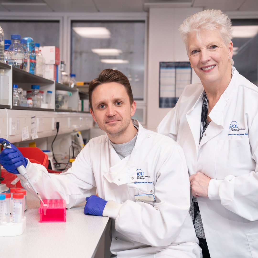 A Glasgow mum who set up a charity during her breast cancer battle has donated £7,000 to Glasgow Caledonian, to boost research into finding new targeted treatments for Acute Myeloid Leukaemia and Multiple Myeloma. 💙 Full story: 📲 gcu.ac.uk/aboutgcu/unive… @MarkWilliamsLab