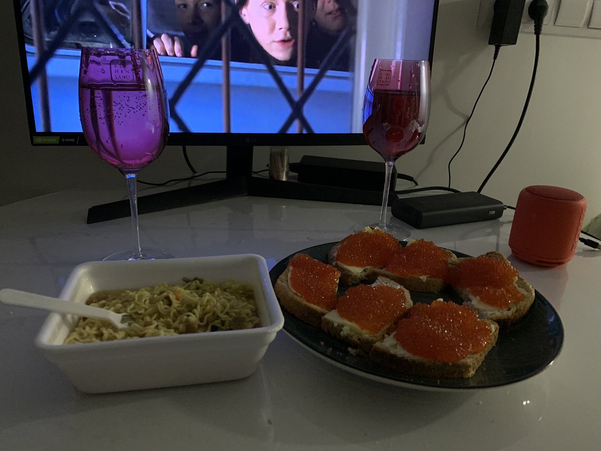 Wolya_lya's tweet photo. Время идёт, вкусы не меняются.
Рон вот тоже оценил https://t.co/buTS9Ek7eO