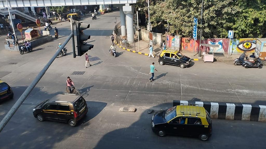 AAPKaImranMulla's tweet photo. There is No Zebra line @ brr Nath Pai Marg & P.D. mellow road junction at dockyard road st. Kindly do the needful at earliest as there is School and hospital nearby also mark arrow for right and left vehicles@mybmc @mybmcWardE @MTPHereToHelp #imranmmulla @PreetiSMenon @gallinews https://t.co/9d4zd2ccpk
