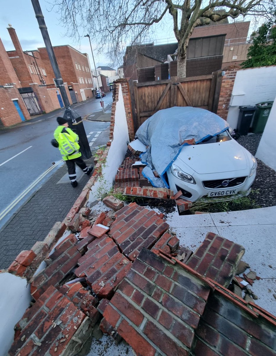 HarveyJob85961's tweet photo. @waitrose Ruined the new year for us!

A delivery driver crashed into out garden wall on the 30th of December causing extensive damage and leaving our home exposed.

Your team have been little to no help sorting the repairs for our wall and car.

Still, no-one has been to see us https://t.co/0kcvBMLiQk