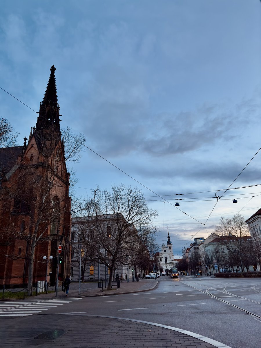 AfewpagesofHope's tweet photo. Dobré ráno, Brno ❤️ 
#brno #dobrerano #GoodMorningEveryone https://t.co/e0IgCcvwef