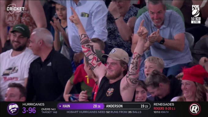 How happy was this man to take a crowd catch 😆 📹 Credits: Twitter/BBL