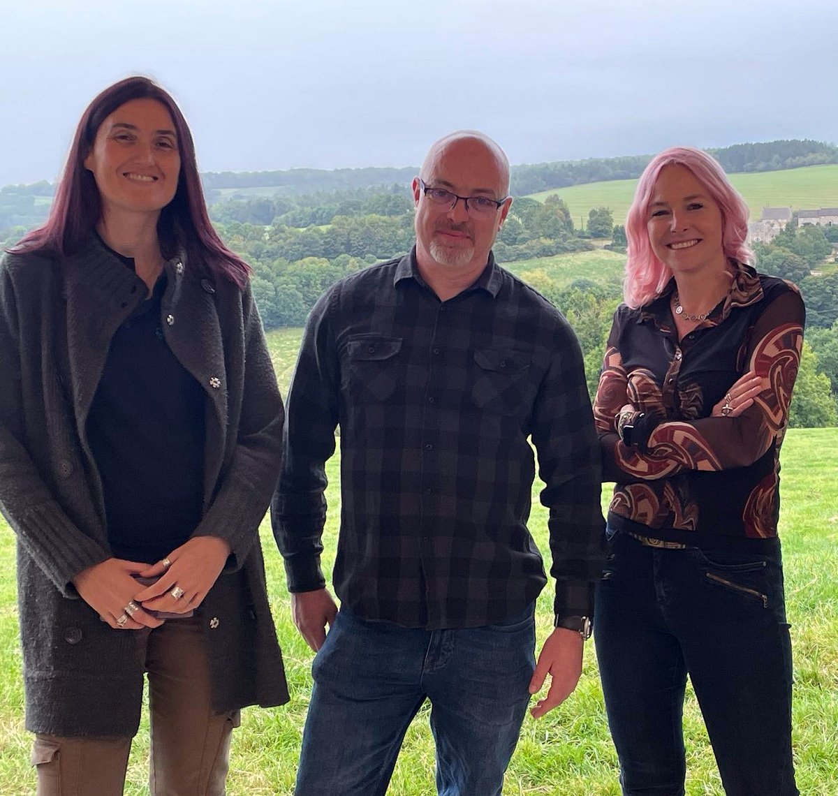 #DiggingForBritain tonight BBC2 at 8pm (on iplayer now) you get a few minutes of me & Jim Keyte (@Arup) at the end of the episode talking to @theAliceRoberts about an Iron Age burial from @CotswoldArch @oatweet excavations @HighwaysSWEST A417 Missing Link project