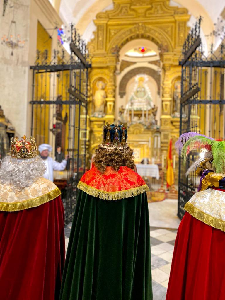 HdadVVallecija's tweet photo. El Paje Real del Valle recibiendo a sus Majestades los Reyes Magos de Oriente en su visita a la Patrona de Écija,Nuestra Señora del Valle. Una visita muy “Real” para un día especial para nuestra Hermandad. https://t.co/9Waqu0PPMq