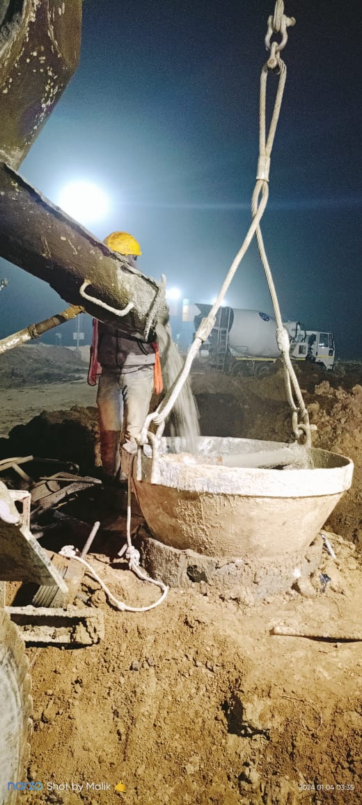 HolisticTechno's tweet photo. Cage lowering and lapping work in progress #ProgressInProgress #htpl #holistictechno #workinprogress #htpl #constructionlife #ConstructionInProgress #FioriMachine #engineeringmarvels #TrackLaying #PitLine #RailwayConstruction #InfrastructureDevelopment https://t.co/XCi85d8xg3