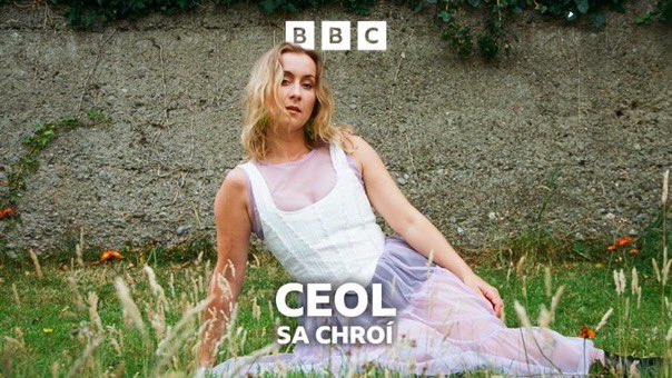 BBC GAEILGE (@bbcgaeilge) on Twitter photo Seisiúin beo ó Karen Cowley <a href="/krea_music/">Krea Music</a> taifeadta dúinn i Stiúideo 8 <a href="/bbcradioulster/">BBC Radio Ulster</a> ar #CeolSaChroí le <a href="/CaoimheChats/">Caoiṁe Ní Ċaṫail</a> anocht
Chomh maith lena cuid ceoil úr, cluinimid
faoin mhéid a chruthaigh Karen le <a href="/WyvernLingo/">Wyvern Lingo</a> agus le leithéidí <a href="/Hozier/">Hozier</a>
19:30 <a href="/bbcsounds/">BBC Sounds</a> <a href="/bbcradioulster/">BBC Radio Ulster</a> Seisiúin beo ó Karen Cowley <a href="/krea_music/">Krea Music</a> taifeadta dúinn i Stiúideo 8 <a href="/bbcradioulster/">BBC Radio Ulster</a> ar #CeolSaChroí le <a href="/CaoimheChats/">Caoiṁe Ní Ċaṫail</a> anocht
Chomh maith lena cuid ceoil úr, cluinimid
faoin mhéid a chruthaigh Karen le <a href="/WyvernLingo/">Wyvern Lingo</a> agus le leithéidí <a href="/Hozier/">Hozier</a>
19:30 <a href="/bbcsounds/">BBC Sounds</a> <a href="/bbcradioulster/">BBC Radio Ulster</a>