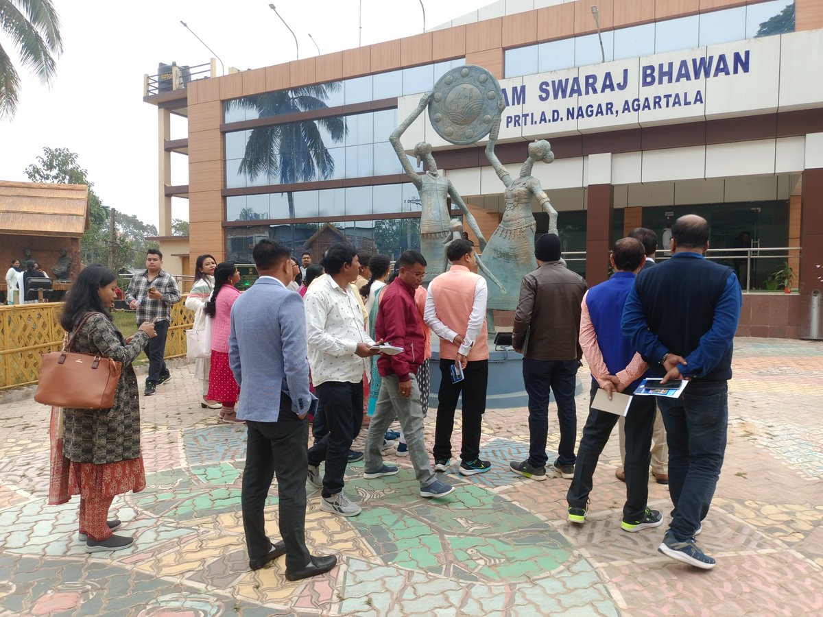 TripuraPanch's tweet photo. 🌐 Exciting day at PRTI, A.D. Nagar, Tripura! 🚀
An insightful Exposure Visit for Elected Representatives of PRIs, Officials from P&RD Department & SIPRD, Assam. 🤝
A fantastic exchange of ideas on rural development and governance! 🌱
#PRTI #TripuraDevelopment #PRIsVisit https://t.co/SciPs6e6OX