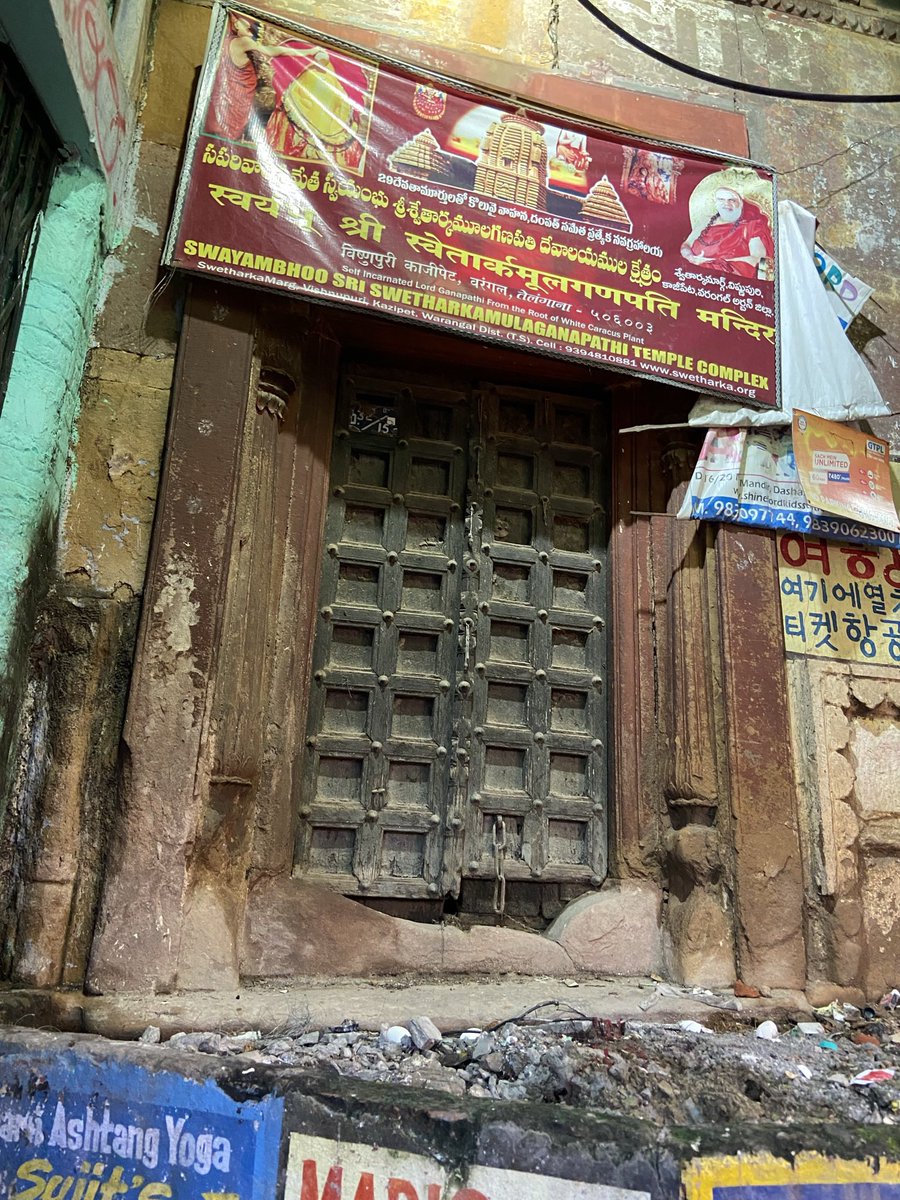 DrVNMishraa's tweet photo. काशी में घूमने तो अब बहुत से लोग आ रहे, पर मेरी एक बात जान लीजिए। 

इस महान नगरी में जो दिखाता है, वो तो सब देखेंगे, पर जो ना दिखे केवल महसूस किया जा सके वही असली काशी है। 

अब कई लोंगों को मेरी बात बेतुकी लग सकती है, जैसे भगवान शंकराचार्य जी को मलेच्छ को और उसके चारों कुत्तों को देख के लगा था। पर जैसे ही शंकराचार्य जी ने बंद आँखों से दर्शन किए और मलेच्छ के बारे में सोचा तो उन्हें उसी मलेच्छ में भगवान शिव के और उनके चारों कुत्तों में भगवान वेद के दर्शन हुए। 

सो अगर काशी आ रहे हों तो, एक या दो दिन सेल्फ़ी फोटो रिल्स लाइव के लिए रखिए और फिर एक या दो दिन, काशी को महसूस करिए मनन करिए और अपनी आध्यात्मिक सोच के अनुसार काशी के अलौकिक दर्शन करिए।