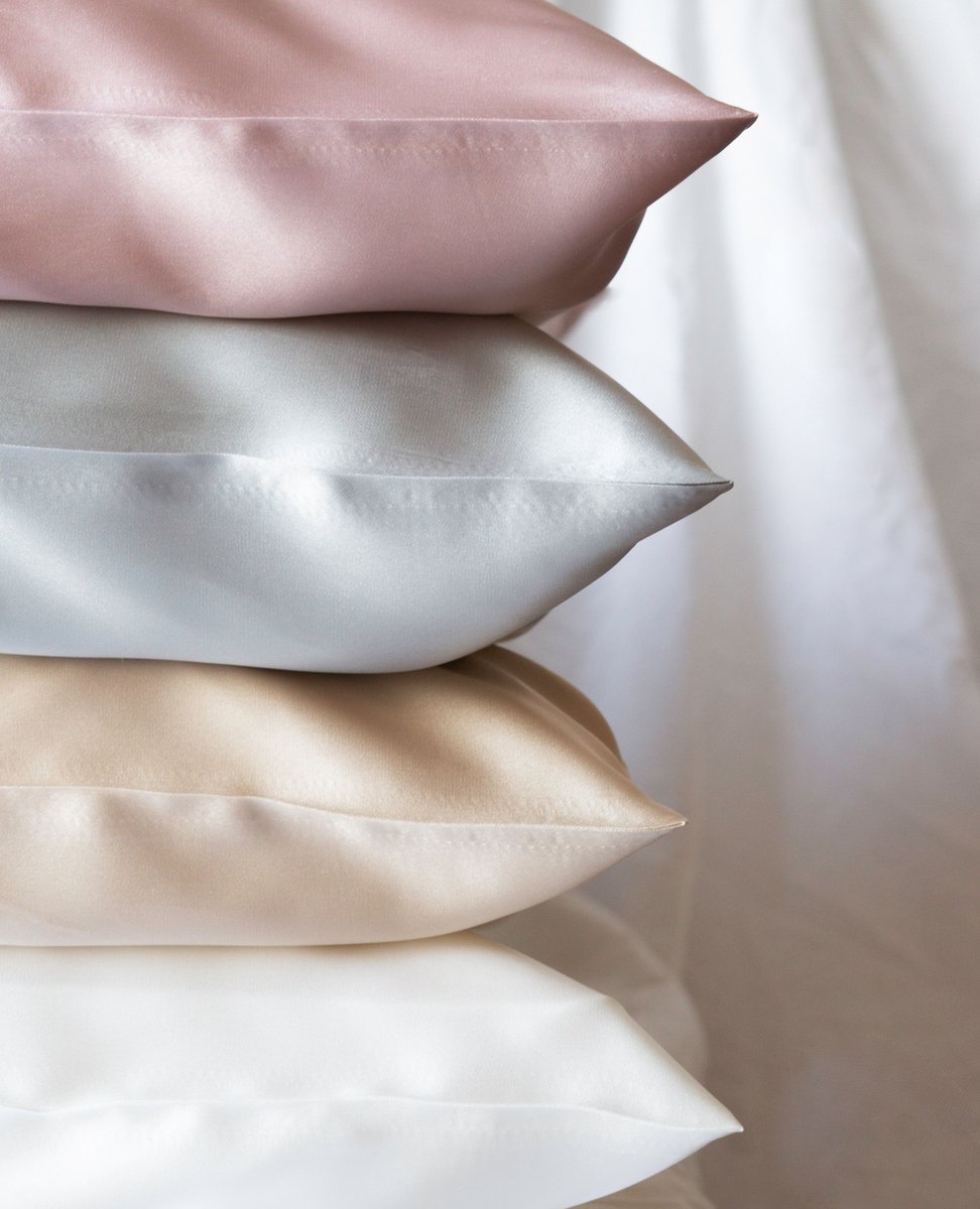 Improve your sleep this year with 100% Mulberry Silk Liv Lindley Silk Pillowcase.

Keep your skin hydrated, prevent frizzy hair, split ends and hair thinning ✨️ Give yourself a deep, restful night's sleep!

#GorgeousShopUK #SilkPillowcase #SilkProducts #LivLindley