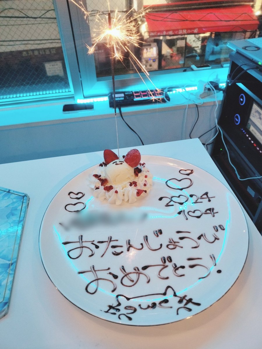 _fuan's tweet image. 誕生日なのでコンカフェに祝われに来ました🎉