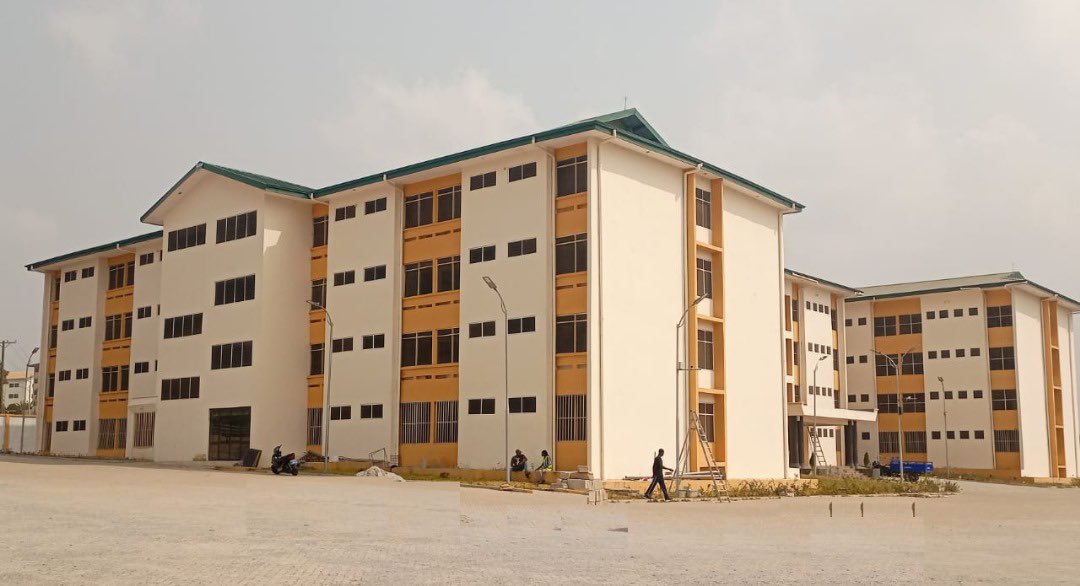 Thevokofficial's tweet photo. 📍📍ATTENTION GENERAL PUBLIC📍📍

Price list per head for the KNUST-owned Wilkado Hostel.
4 in 1 self-contained = 3790
6 in 1 self-contained = 3450
2 in 1 flat = 5220 
4 in 1 flat = 4130 
6 in 1 flat = 3580 
8 in 1 flat = 3580

This hostel is available to only freshmen❗👀 https://t.co/Vd7mcTiW60