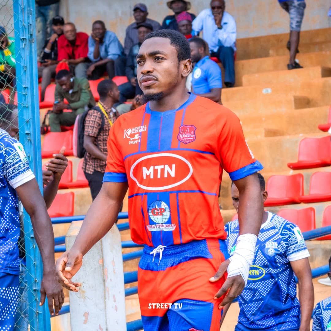 KacheBoris's tweet photo. Yes, to determination. Yes, to confidence. Yes, to being fearless.  👊🏽 ⚽️ 🔵🔴 

📸 Street TV

#MangwaBoys #KacheBoris #BamboutosFC #MTNEliteOne #Cameroon https://t.co/diXLNJQTeb