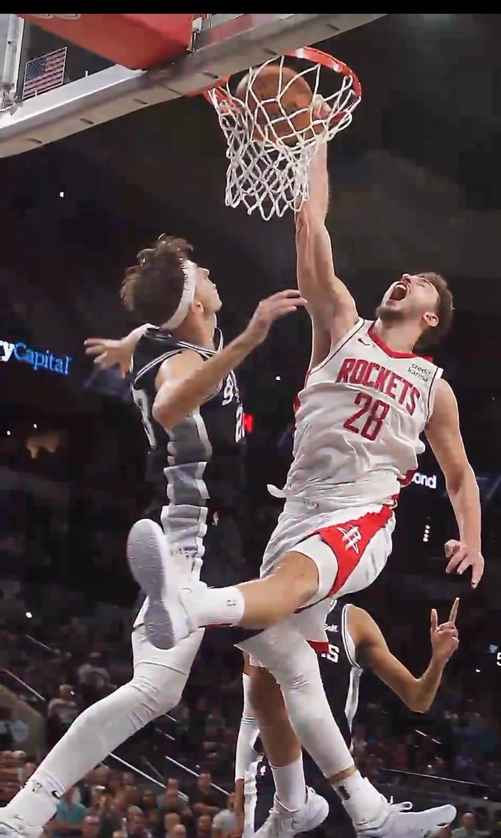 Bugüne dek bir Türk'ün NBA'de oynadığı en baskın basketbolu bu yıl Alperen Şengün oynuyor. Mehmet Okur'un zirvesi 2005, Hidayet Türkoğlu'nunki 2007 idi. Mehmet 2007'de All-Star oldu. Daima gayet yakın takip ettim. Bu seneki Alperen, başka. Yakında 40+ sayılık maçını da görürüz.