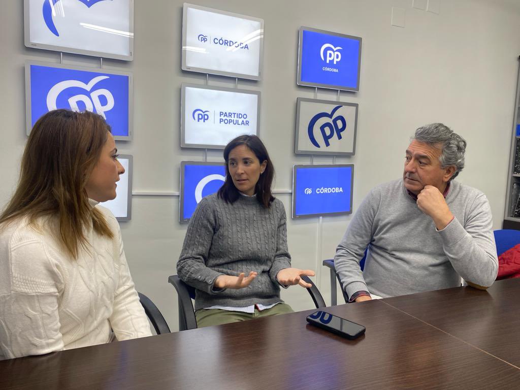 ppalmodovar's tweet photo. 🔵👮👮‍♂️Los concejales del PP de Almodóvar se han reunido con Cristina Casanueva, Senadora por la provincia de Córdoba, para transmitirle la preocupación general por los problemas de seguridad de nuestro municipio.

🔛 Buscando soluciones y medidas.

#seguridadalmodovar https://t.co/svHrEZL3uC