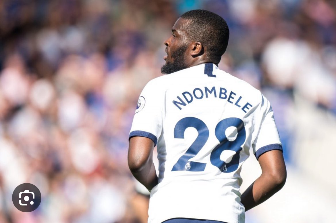 NDOMGOAT's tweet photo. @itsa90mingame I can’t get the ball off you midfielders https://t.co/Nc4nodRGky