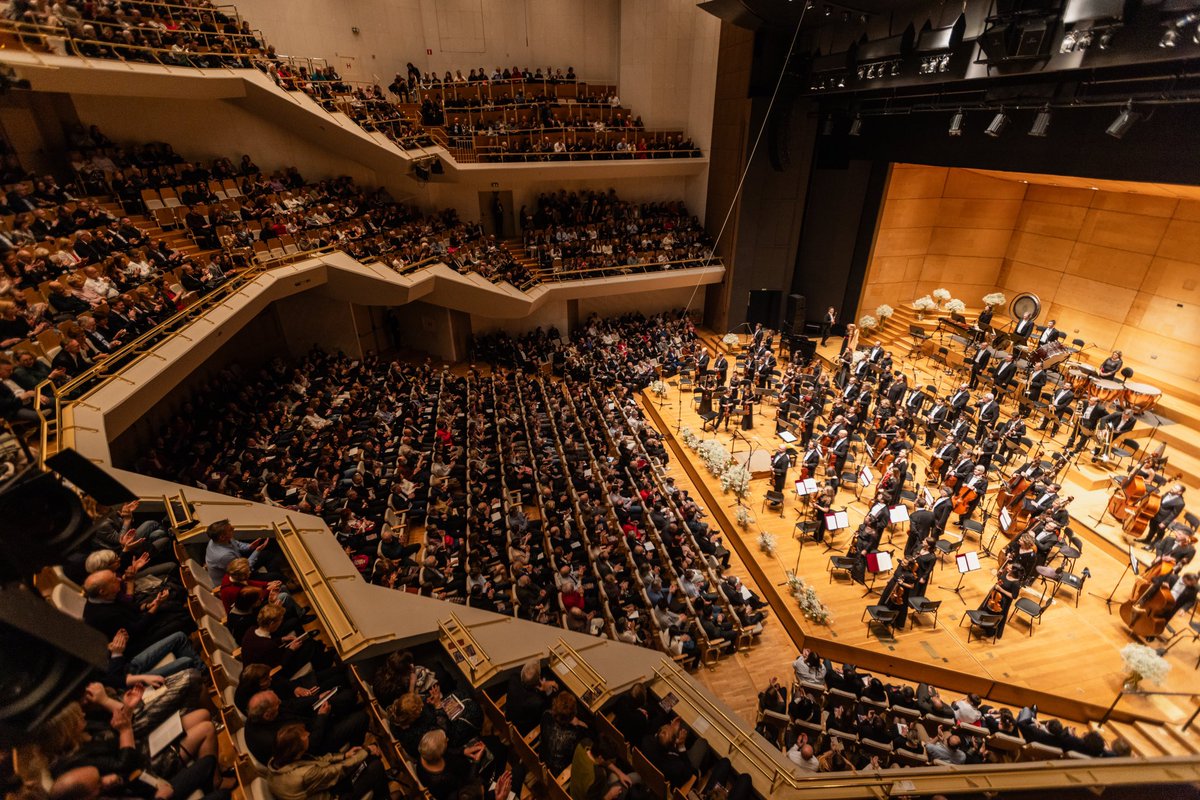 nikagoric's tweet photo. This is how we jumped into 2024 
✨Happy New Year! Let it be filled with laughter, kindness, patience and love 🤍✨
📸Darja Stravs Tisu 
The Slovenian Philharmonic Orchestra | Philipp von Steinaecker https://t.co/u5JJMmFmwS