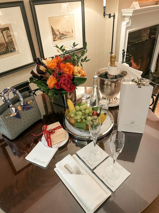 Perfect start to 2024 with you 🖤✨ https://t.co/gFPC5q3y6v