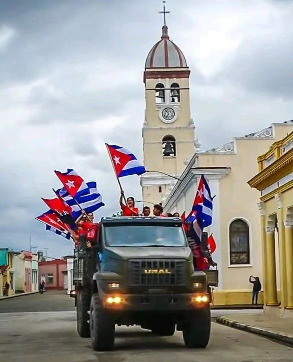 CentralEjercito's tweet photo. Todo listo en nuestro territorio para recibir a la gloriosa Caravana triunfal que sigue llevando la dignidad de #Cuba 🇨🇺.
@RMCiegodeAvila 
@MilitarSanti 
@rmcienfuegos2 
@RgionMtarVC 
@RMMatanzas 

#EstaEsLaRevolución 
#CubaViveEnSuHistoria https://t.co/x2bSk0wWbT