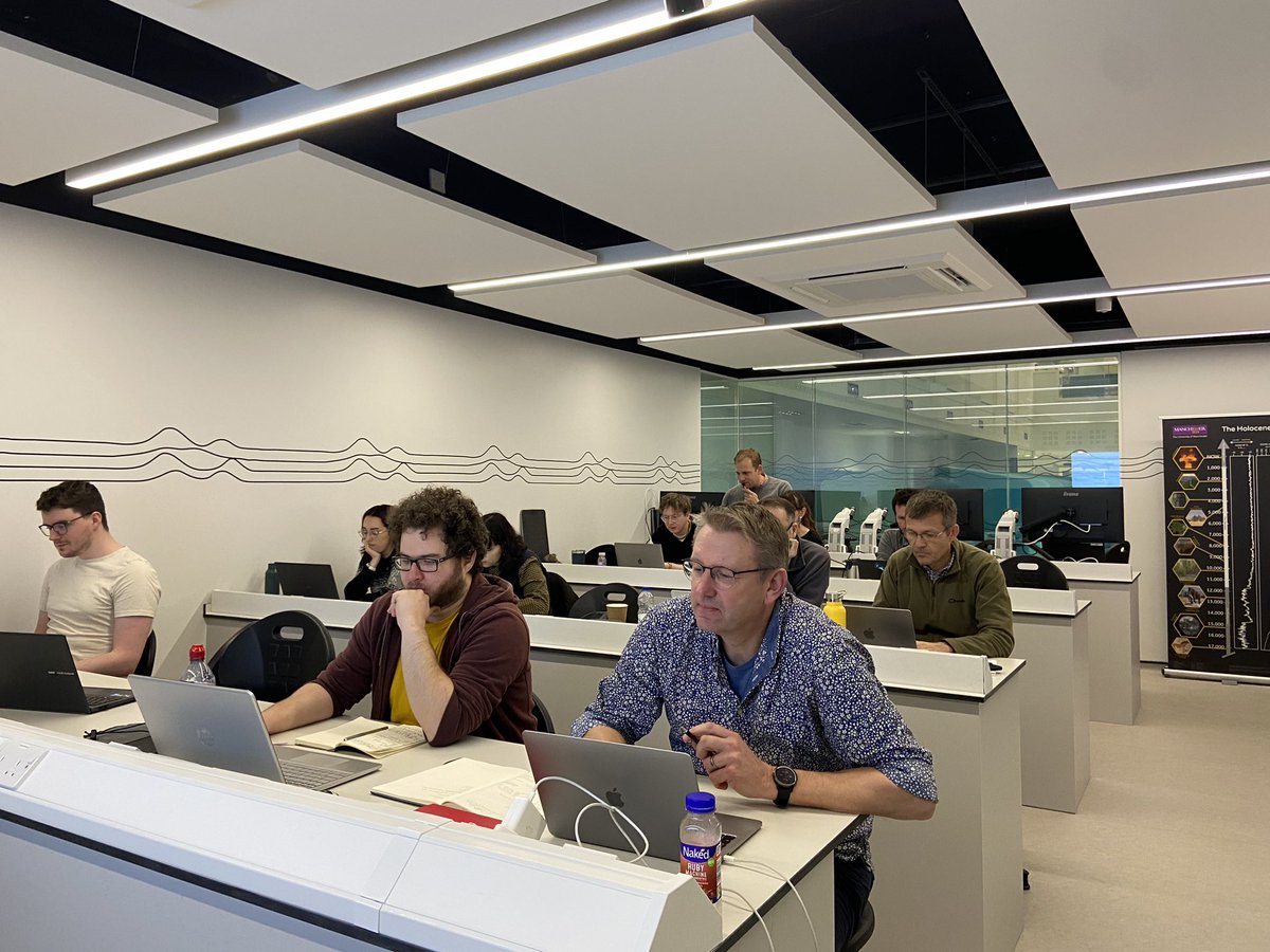 The first part of the #QRA24 conference is being kicked off in Manchester with a fantastic workshop on ITRAX data manipulation in Rstudio led by Tom Bishop.