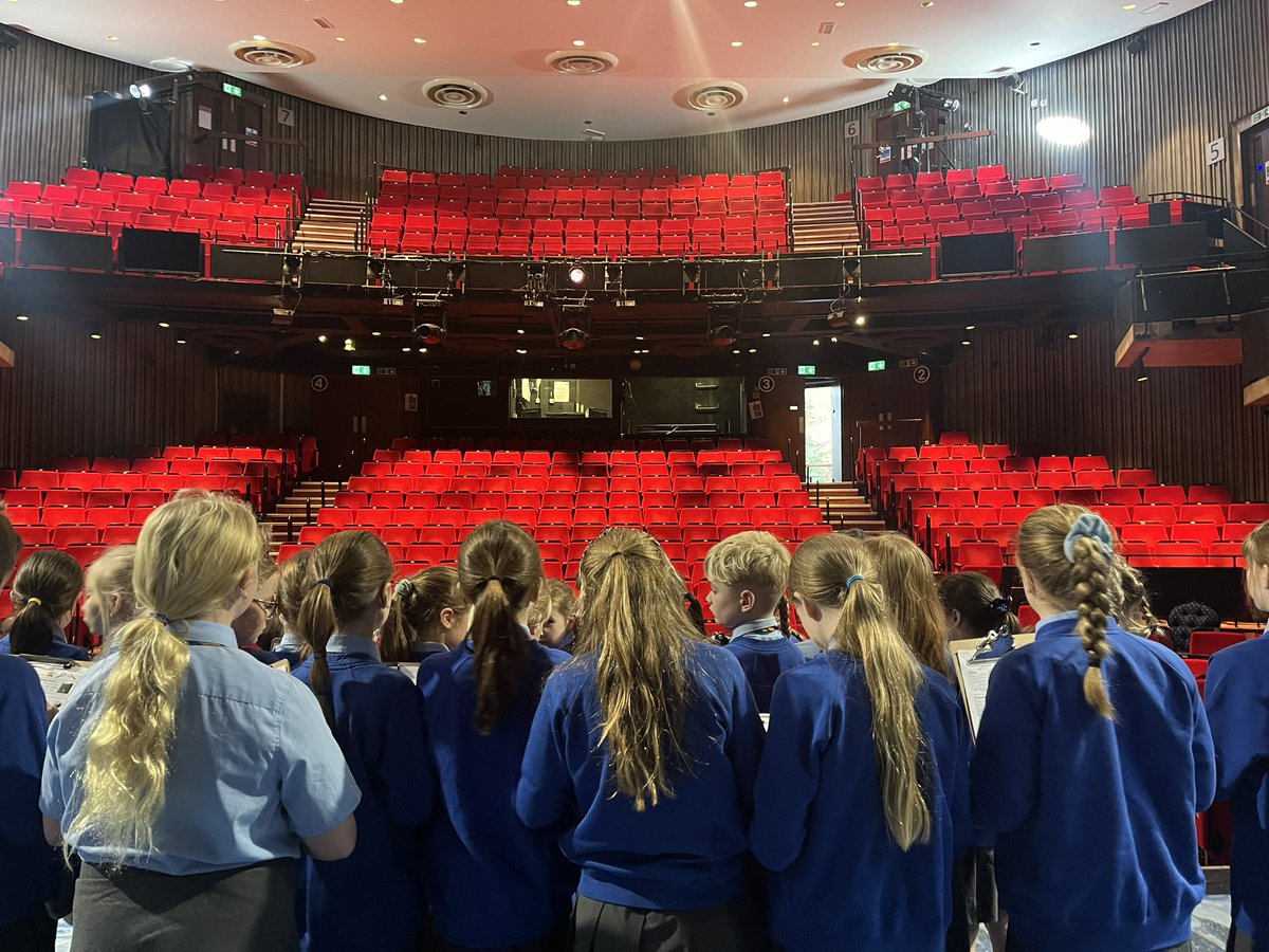 SouthFarnham's tweet photo. Nothing compares to the feeling of standing centre stage (even if only as part of a backstage tour)! Thank you @YvonneArnaud for this wonderful experience. Our #CreativeHorizons club are having the most wonderful experience. #ArtistsOfTheFuture https://t.co/hCrEySpJEa